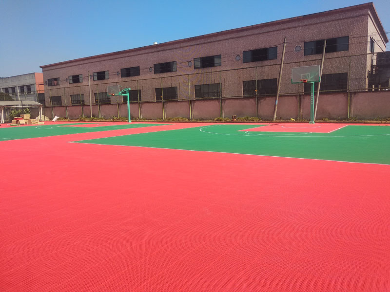 懸浮地板戶(hù)外籃球場(chǎng)室外幼兒園輪滑懸浮地墊懸浮式拼裝運(yùn)動(dòng)地板生產(chǎn)廠家