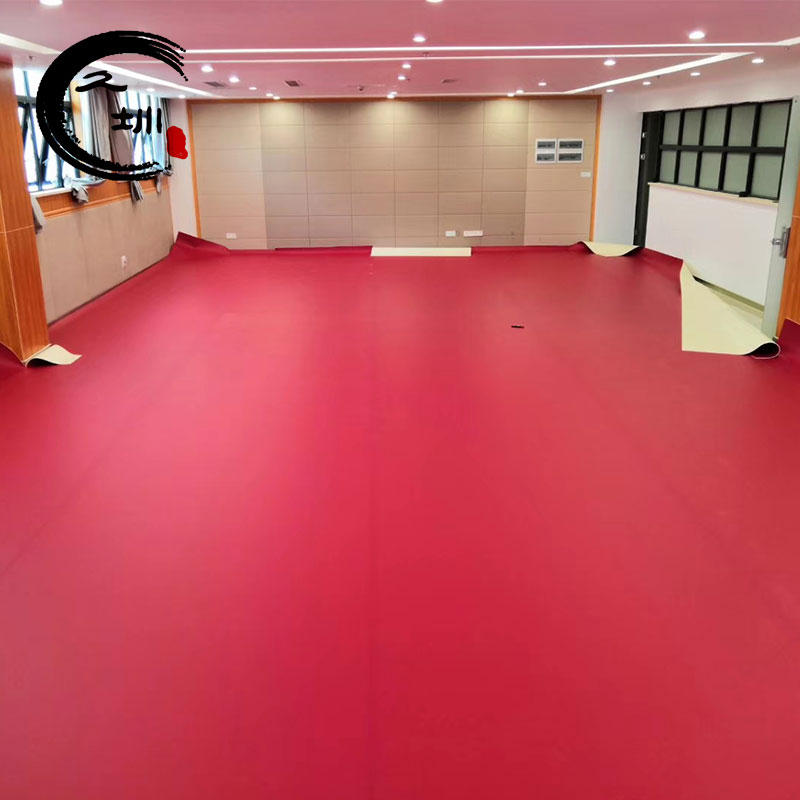 乒乓球室內(nèi)地板膠跟比賽用的地板膠一樣